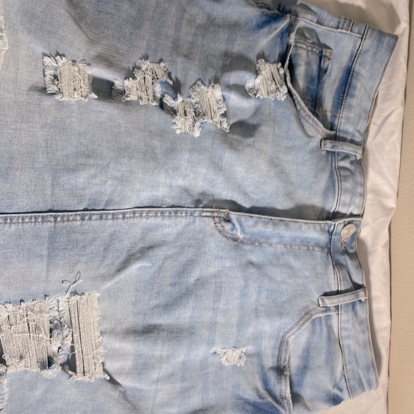 I'm selling mini blue, brown and pink skirts sizes between large and XL - Picture 5 of 5